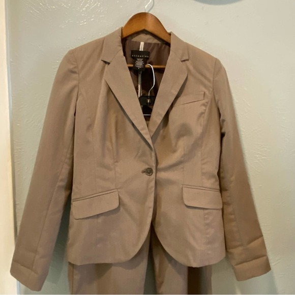 Attention 2pc Suit Stylish and Professional Brown Women's Size 6 - Picture 2 of 7